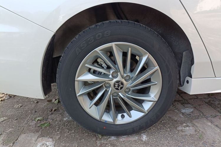 Used Venucia D60 2021 PLUS 1.6L XL CVT Yue Ling Edition Right Rear Wheel Hub