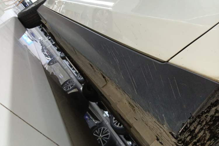 Used Venucia D60 2021 1.6L XE CVT Comfort Edition Right Side Sill