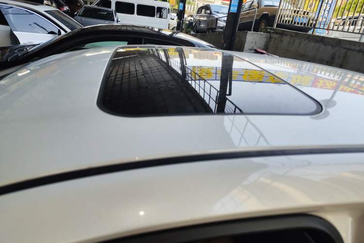 Used Venucia D60 2021 PLUS 1.6L XL CVT Yue Ling Edition Roof