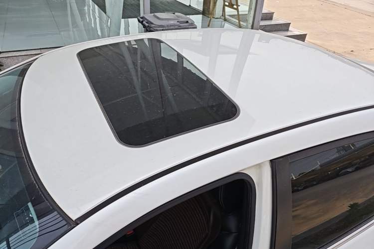 Used Venucia D60 2021 PLUS 1.6L XL CVT Yue Ling Edition Roof