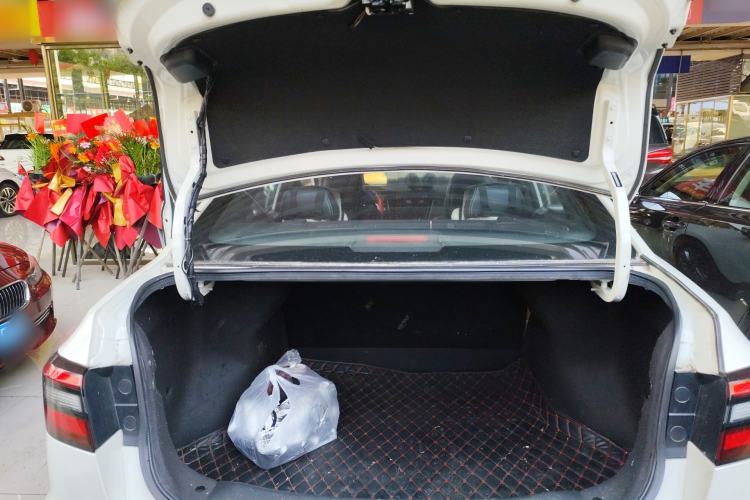 Used Venucia D60 2021 PLUS 1.6L XL CVT Yue Ling Edition Trunk