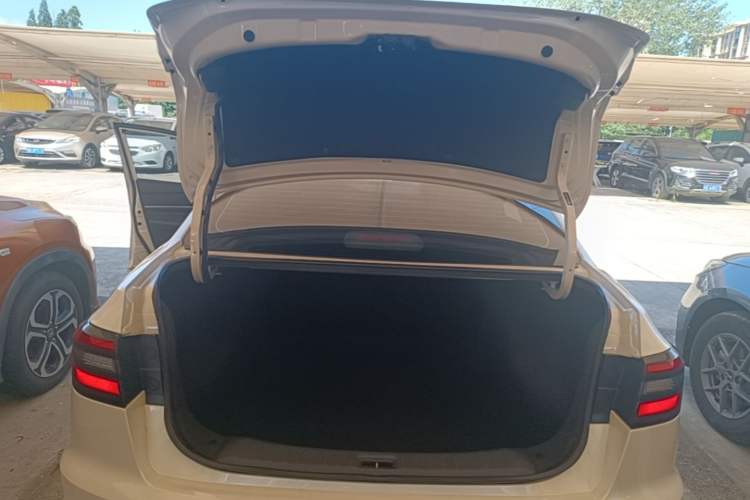 Used Venucia D60 2021 PLUS 1.6L XL CVT Yue Ling Edition Trunk