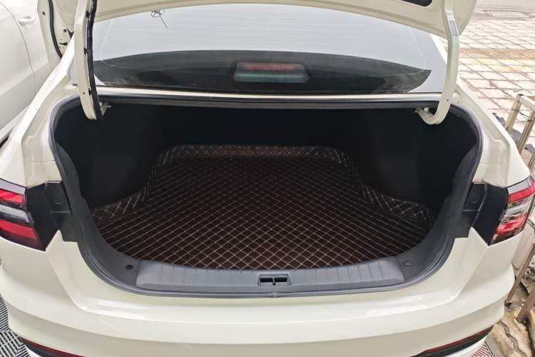 Used Venucia D60 2021 PLUS 1.6L XL CVT Yue Ling Edition Trunk