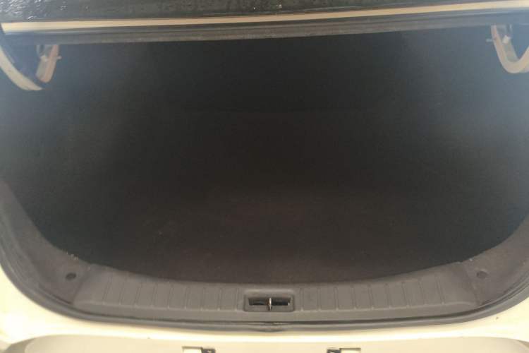 Used Venucia D60 2021 1.6L Entry Manual Comfort Edition Trunk