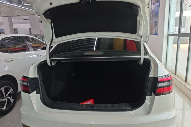 Used Venucia D60 2021 PLUS 1.6L XV CVT Smart Edition Trunk