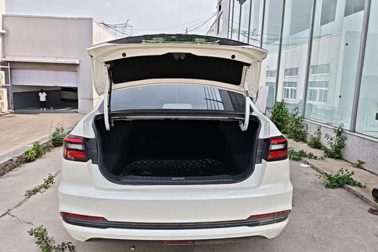 Used Venucia D60 2021 PLUS 1.6L XL CVT Yue Ling Edition Trunk
