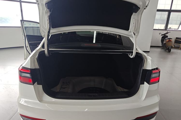 Used Venucia D60 2021 PLUS 1.6L XL CVT Yue Ling Edition Trunk