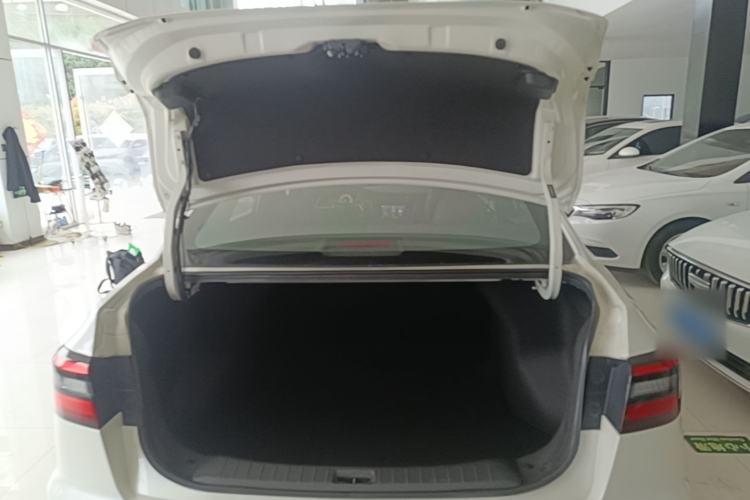 Used Venucia D60 2021 PLUS 1.6L XL CVT Yue Ling Edition Trunk