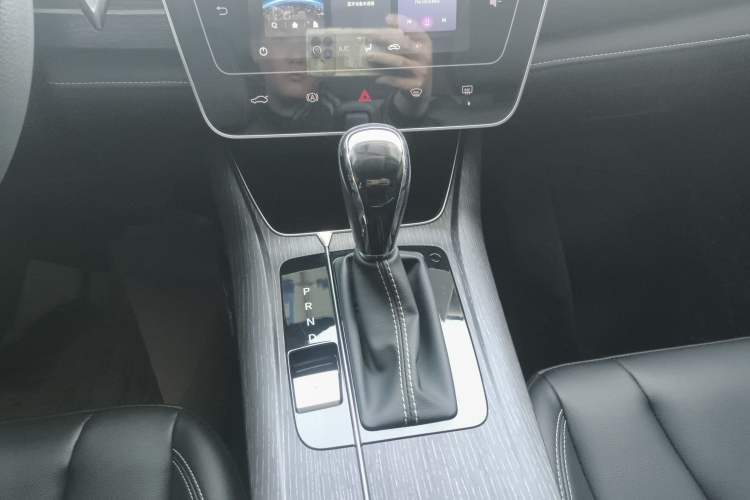 Used Venucia D60 2023 PLUS 1.6L XL CVT Yue Ling Edition Gear Lever