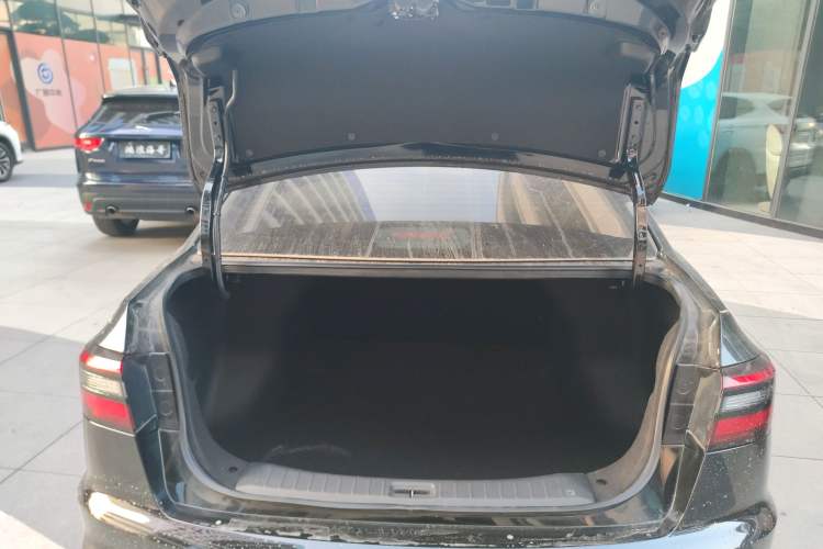 Used Venucia D60 2023 PLUS 1.6L XL CVT Yue Ling Edition Trunk