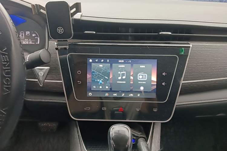 Used Venucia D60 2023 PLUS 1.6L XL CVT Yue Ling Edition Audio And AC Panel