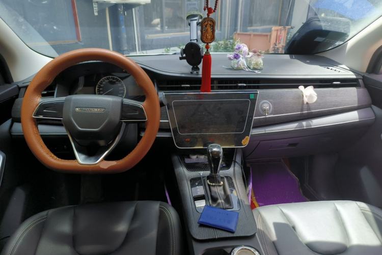 Used Venucia D60 2023 PLUS 1.6L XL CVT Yue Ling Edition Center Console