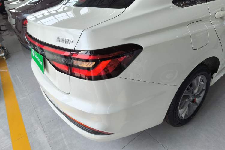 Used Venucia D60 2023 PLUS 1.6L XE CVT Trendy Edition Exterior 6