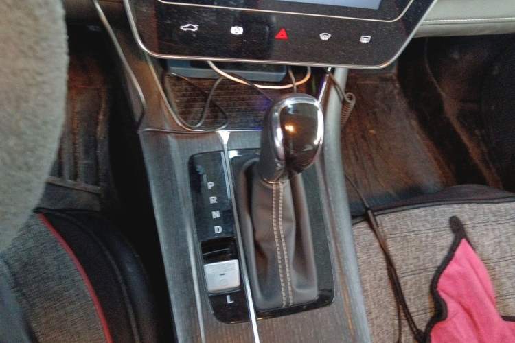 Used Venucia D60 2023 PLUS 1.6L XL CVT Yue Ling Edition Gear Lever