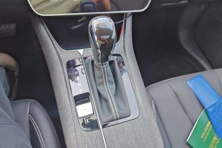 Used Venucia D60 2023 PLUS 1.6L XL CVT Yue Ling Edition Gear Lever