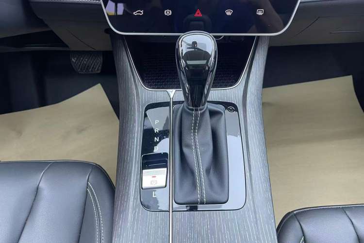Used Venucia D60 2023 PLUS 1.6L XL CVT Yue Ling Edition Gear Lever