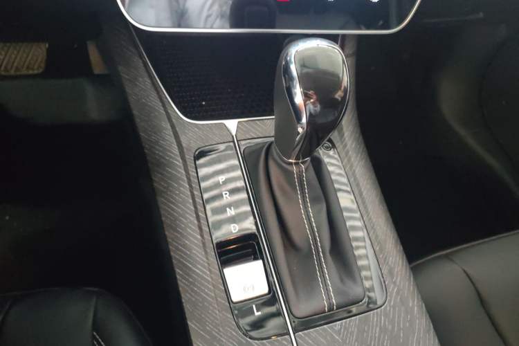 Used Venucia D60 2023 PLUS 1.6L XL CVT Yue Ling Edition Gear Lever