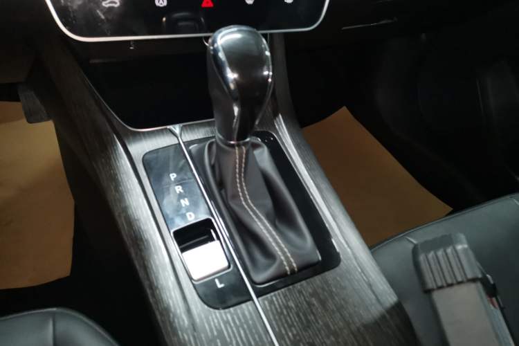 Used Venucia D60 2023 PLUS 1.6L XL CVT Yue Ling Edition Gear Lever