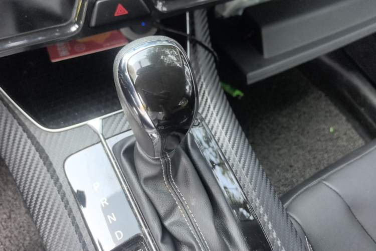 Used Venucia D60 2023 PLUS 1.6L XE CVT Trendy Edition Gear Lever