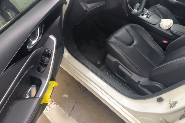 Used Venucia D60 2023 PLUS 1.6L XL CVT Yue Ling Edition Interior 3