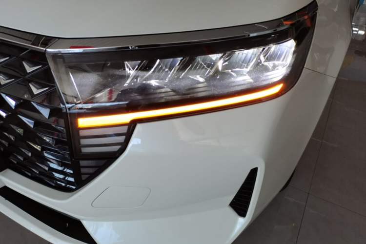 Used Venucia D60 2023 PLUS 1.6L XE CVT Trendy Edition Left Front Headlight