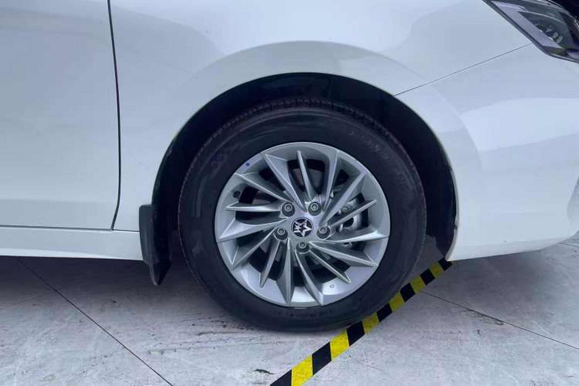 Used Venucia D60 2023 PLUS 1.6L XL CVT Yue Ling Edition Left Rear Wheel Hub