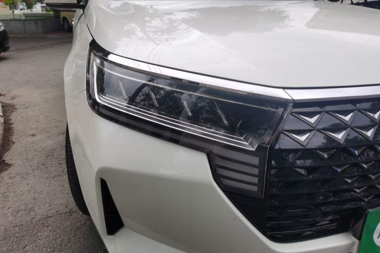 Used Venucia D60 2023 PLUS 1.6L XL CVT Yue Ling Edition Right Front Headlight