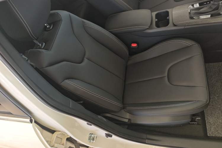 Used Venucia D60 2023 PLUS 1.6L XL CVT Yue Ling Edition Right Front Seat