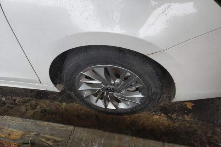 Used Venucia D60 2023 PLUS 1.6L XL CVT Yue Ling Edition Right Front Wheel Hub