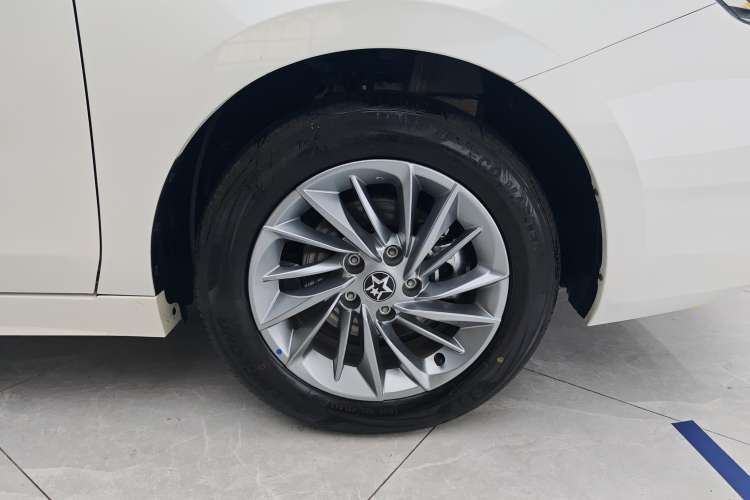 Used Venucia D60 2023 PLUS 1.6L XL CVT Yue Ling Edition Right Front Wheel Hub
