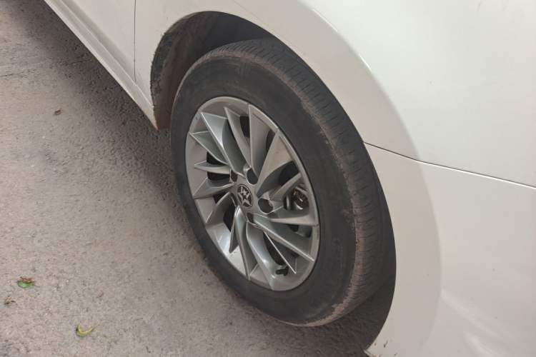 Used Venucia D60 2023 PLUS 1.6L XL CVT Yue Ling Edition Right Front Wheel Hub