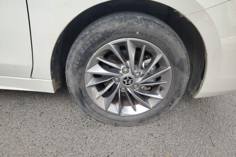 Used Venucia D60 2023 PLUS 1.6L XL CVT Yue Ling Edition Right Front Wheel Hub