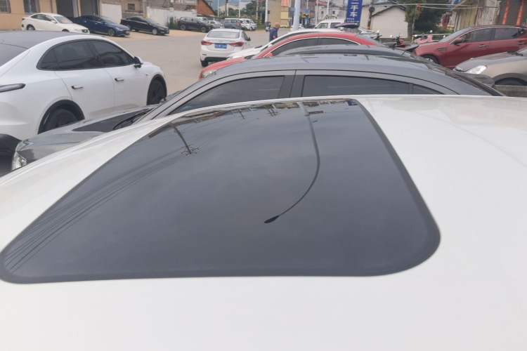 Used Venucia D60 2023 PLUS 1.6L XL CVT Yue Ling Edition Roof