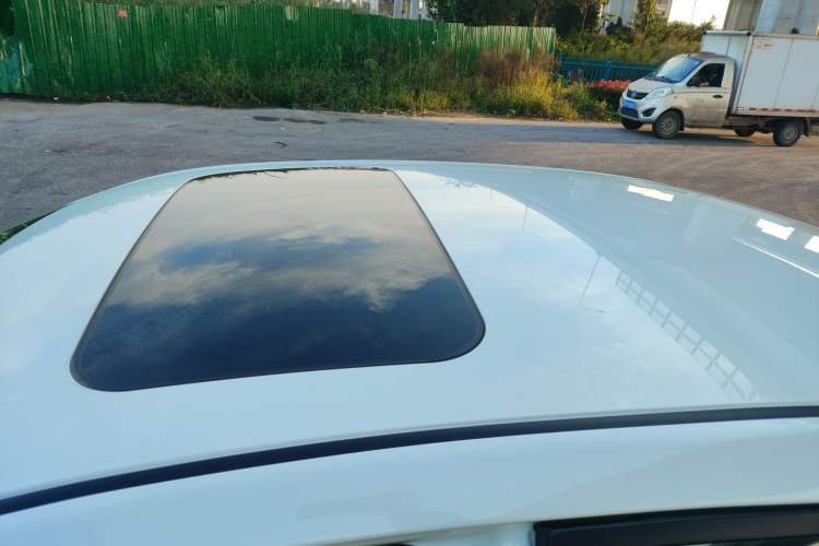 Used Venucia D60 2023 PLUS 1.6L XL CVT Yue Ling Edition Roof