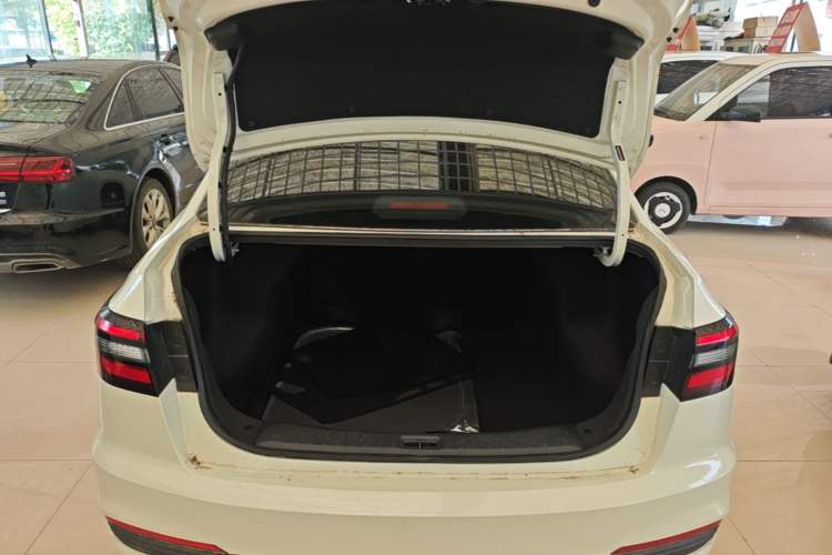 Used Venucia D60 2023 PLUS 1.6L XL CVT Yue Ling Edition Trunk