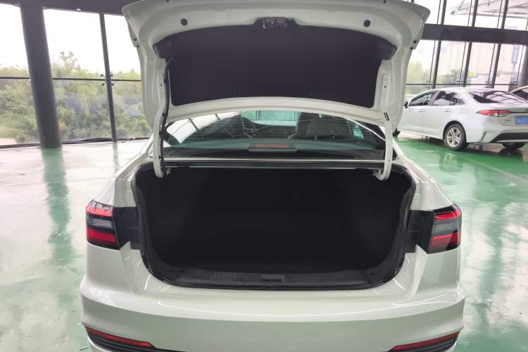 Used Venucia D60 2023 PLUS 1.6L XL CVT Yue Ling Edition Trunk