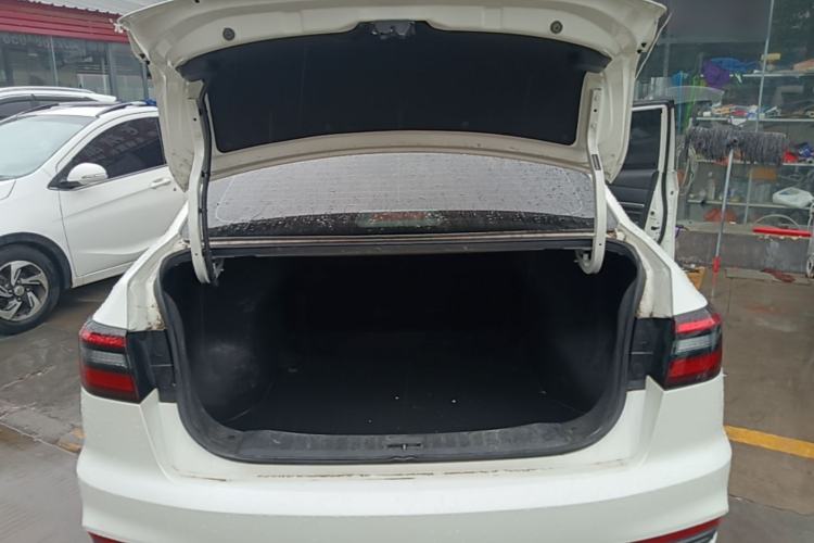 Used Venucia D60 2023 PLUS 1.6L XL CVT Yue Ling Edition Trunk