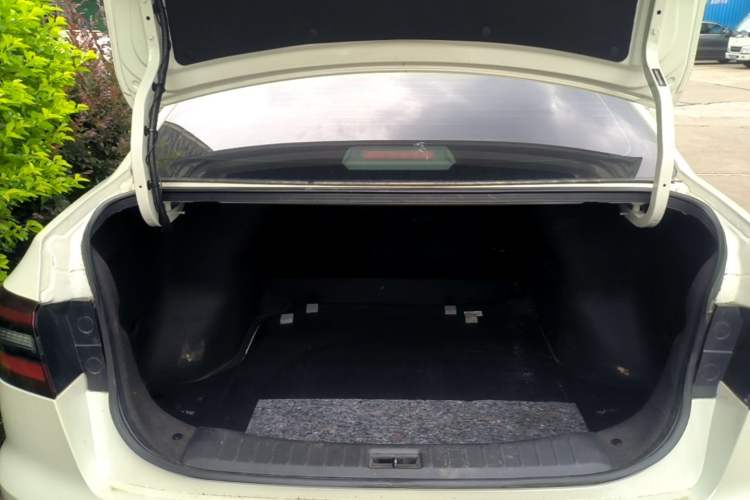 Used Venucia D60 2023 PLUS 1.6L XL CVT Yue Ling Edition Trunk