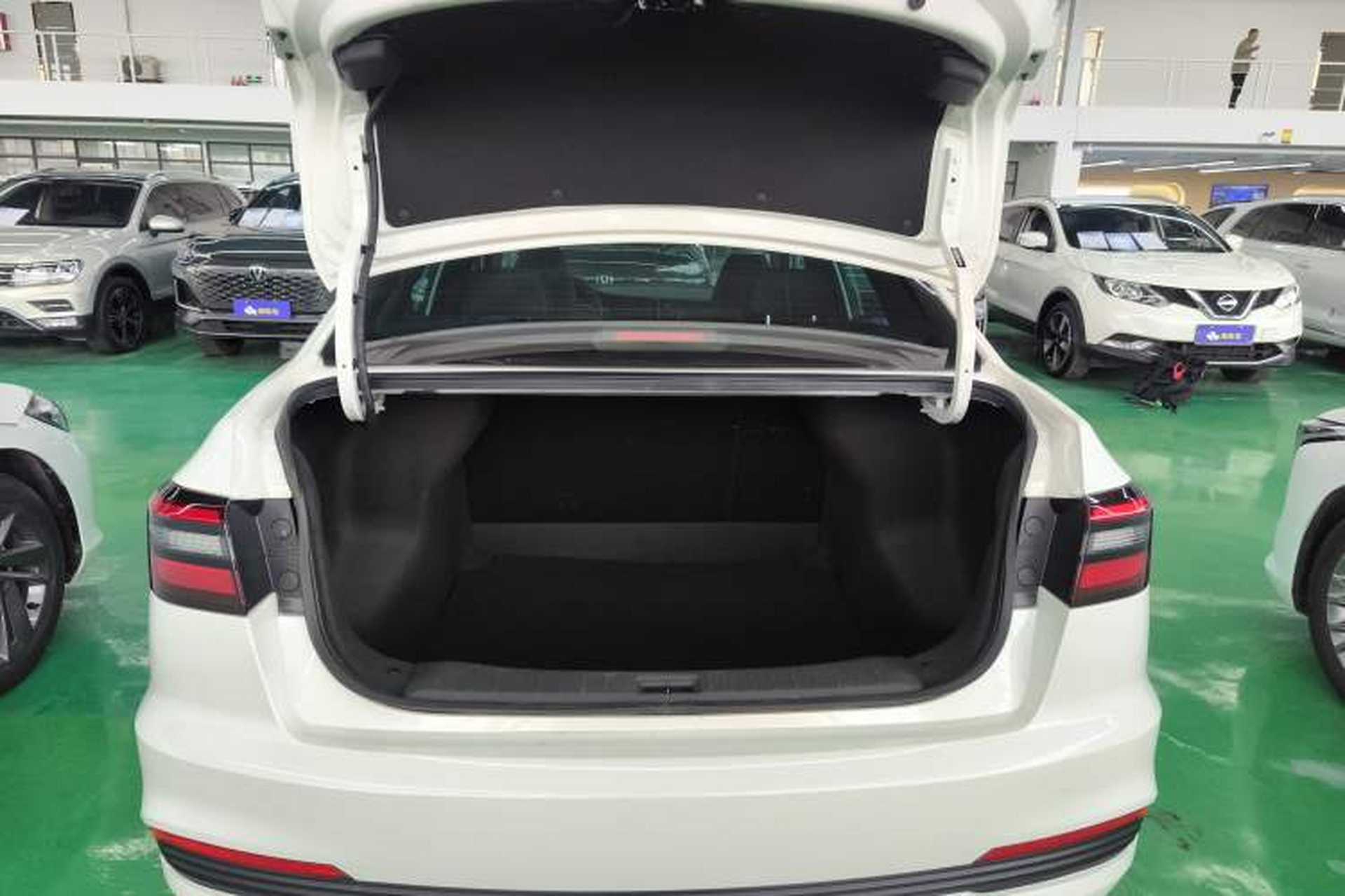 Used Venucia D60 2023 PLUS 1.6L XL CVT Yue Ling Edition Trunk