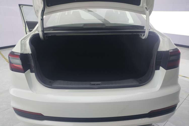 Used Venucia D60 2023 PLUS 1.6L XL CVT Yue Ling Edition Trunk