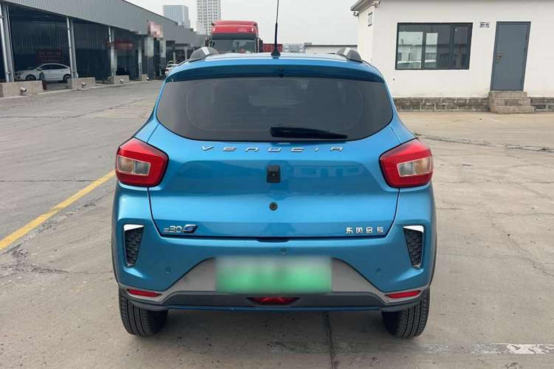 Used Venucia e30 2020 Elite Version Exterior 4