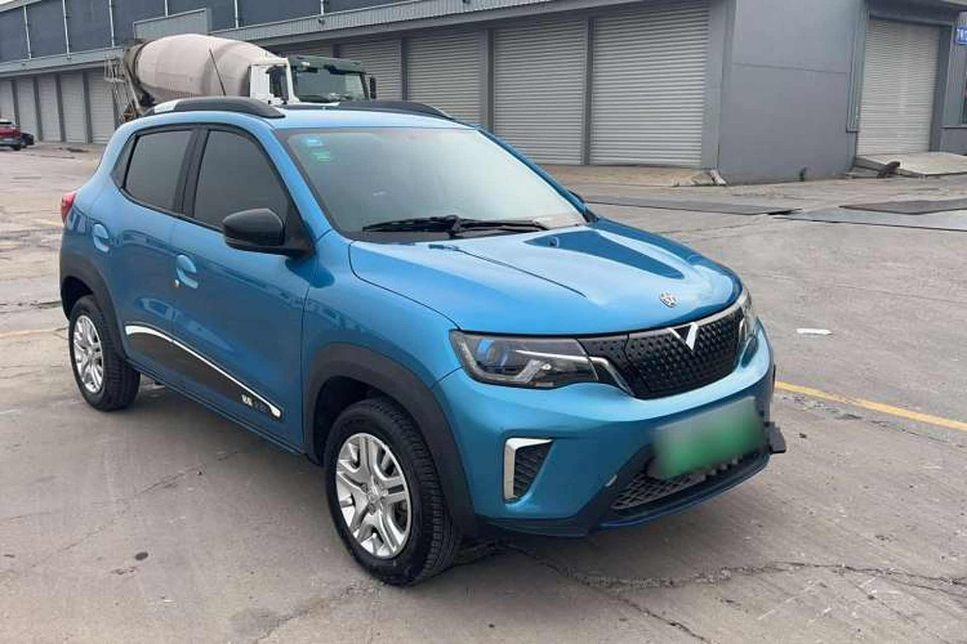 Used Venucia e30 2020 Elite Version Exterior 7