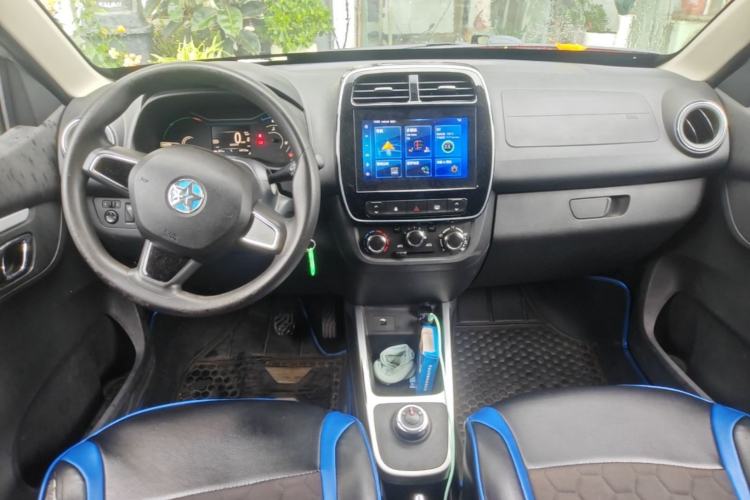 Used Venucia e30 2020 Elite Version Center Console