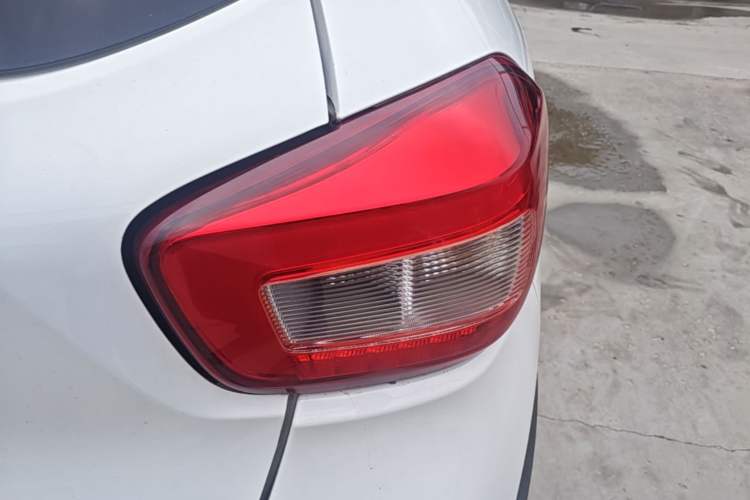 Used Venucia e30 2020 Elite Edition Exterior 3