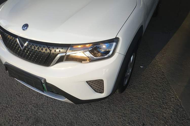 Used Venucia e30 2020 Elite Edition Left Front Headlight
