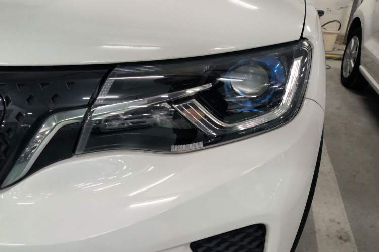 Used Venucia e30 2020 Elite Edition Left Front Headlight