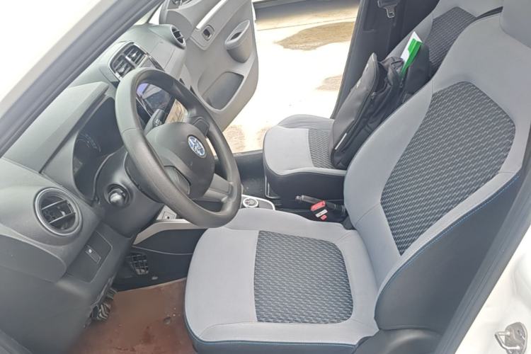 Used Venucia e30 2020 Elite Edition Left Front Seat