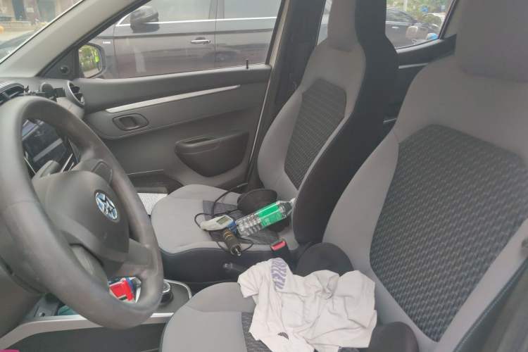 Used Venucia e30 2020 Elite Edition Left Front Seat