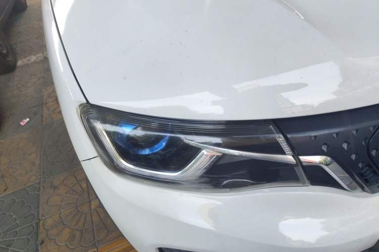 Used Venucia e30 2020 Elite Edition Right Front Headlight