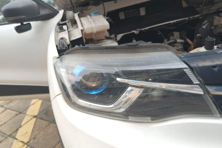Used Venucia e30 2020 Elite Edition Right Front Headlight